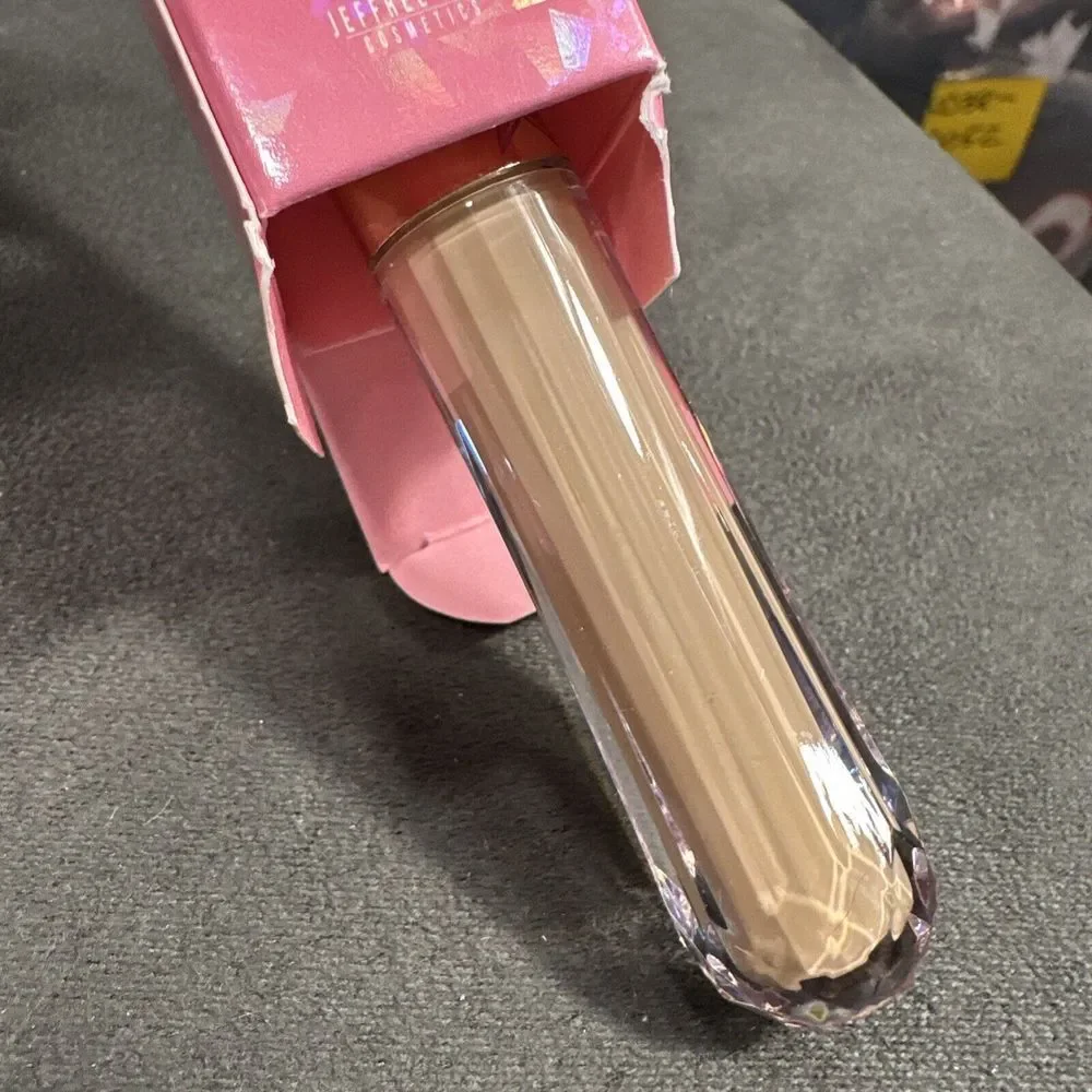 Jeffree Star Magic Star Liquid Concealer C15 Tan W Golden Olive Undertones‎